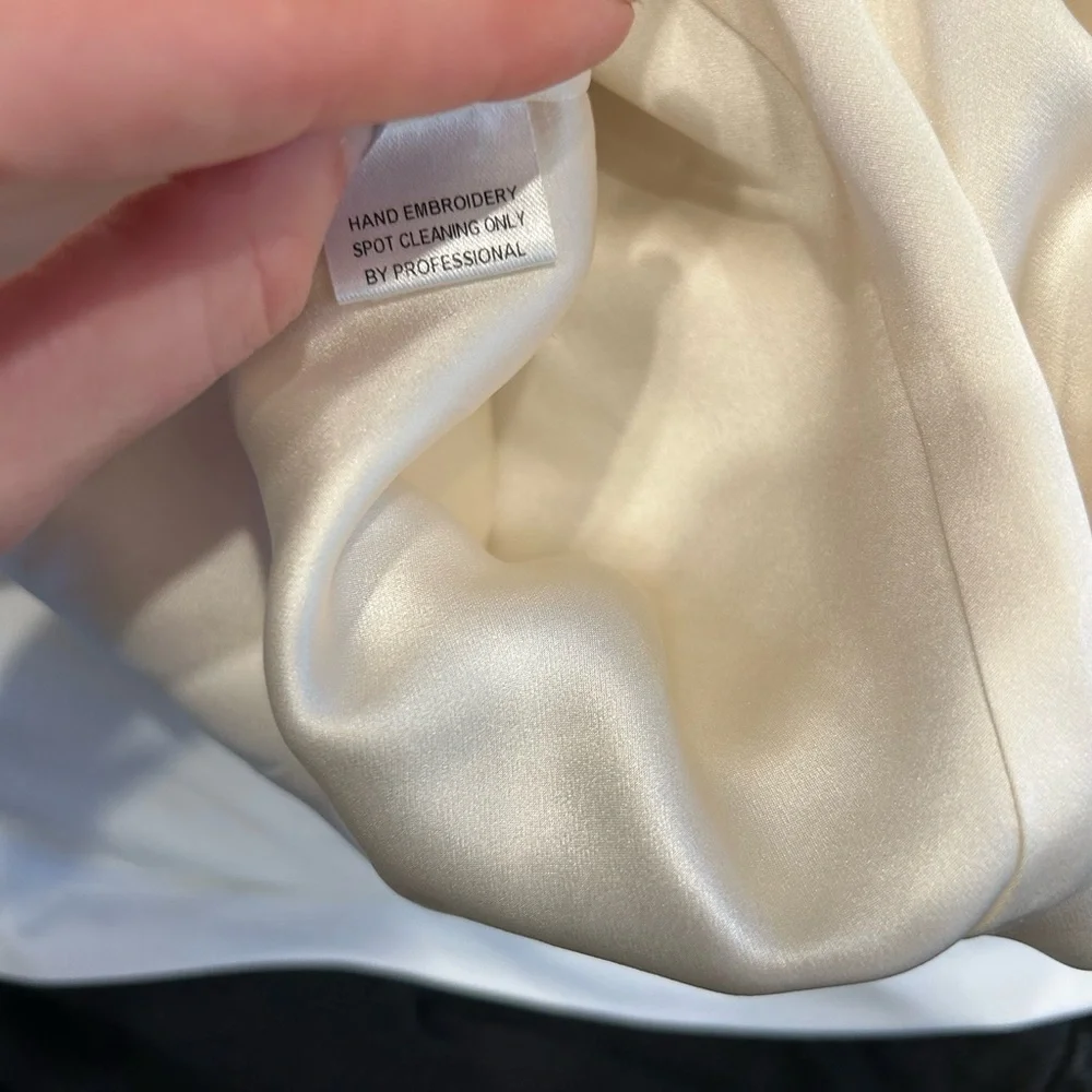 Jeffrey Chow White Cotton Linen Pencil Skirt with Embroidery and Sequins